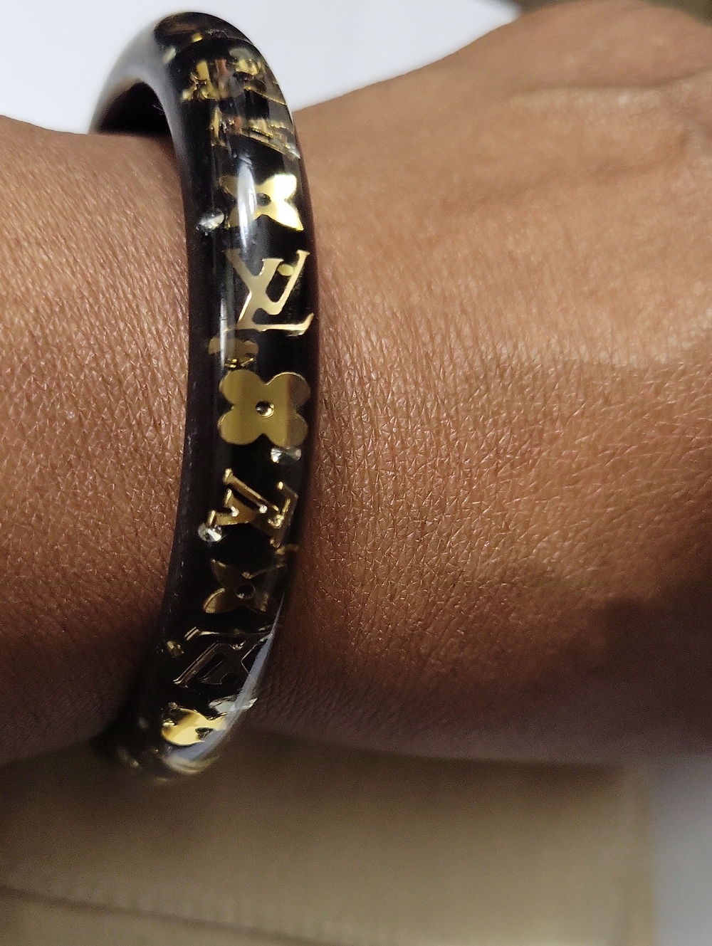 LOUIS VUITTON RESIN  BANGLE